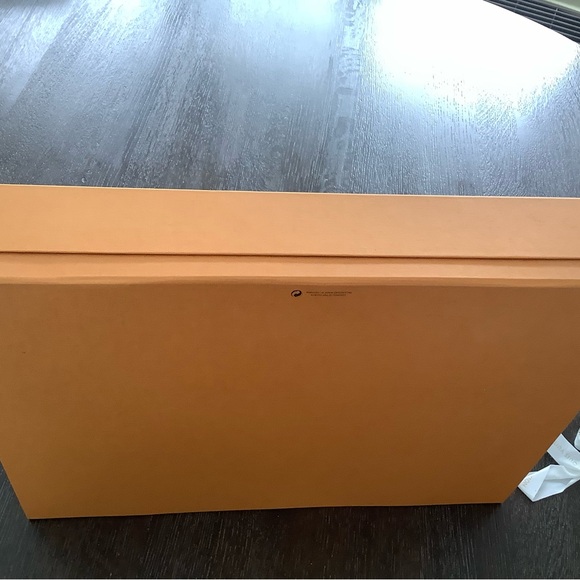 Authentic Louis Vuitton Never full packaging - Picture 3 of 5
